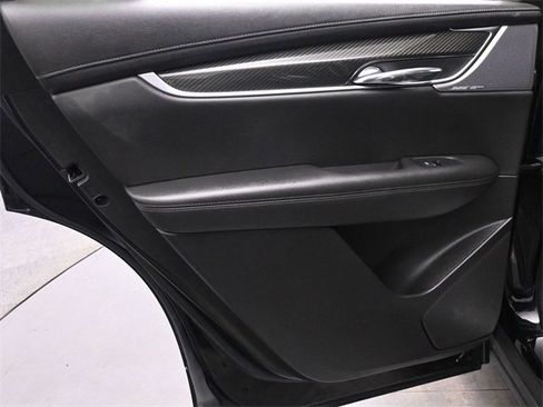 Used 2022 Cadillac XT6 Sport w/ LPO, ONYX Package image 12