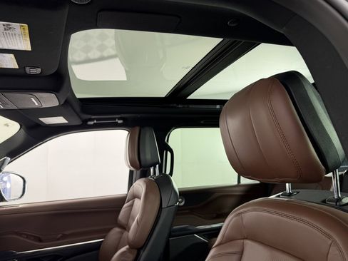 Used 2025 Lincoln Navigator Reserve image 25