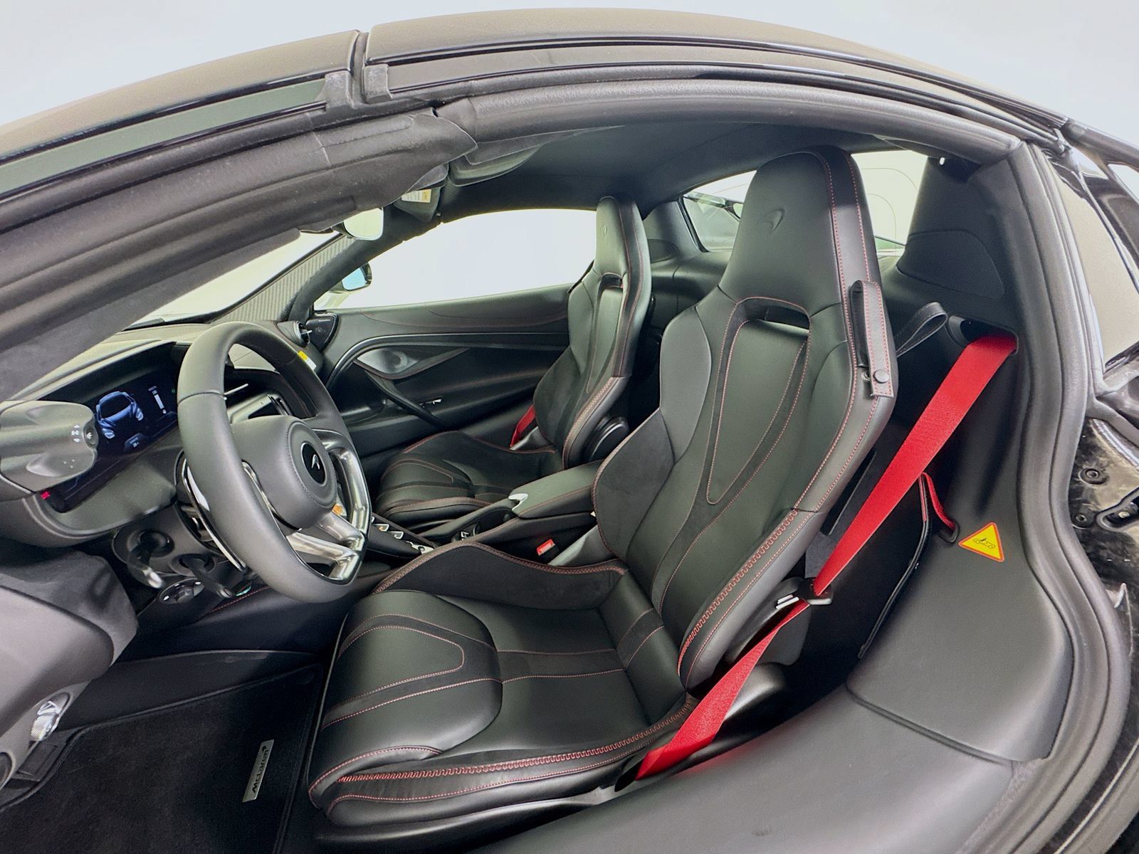 Used 2026 McLaren 750S Spider RWD image 19