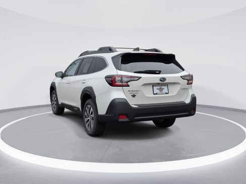 Used 2025 Subaru Outback Premium AWD/4WD image 7