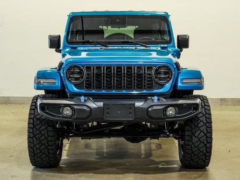 Used 2024 Jeep Wrangler Unlimited w/ Convenience Group AWD/4WD image 2
