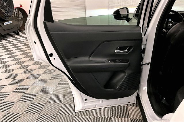 New 2026 Nissan Kicks SR w/ Cold Weather Package FWD image 31