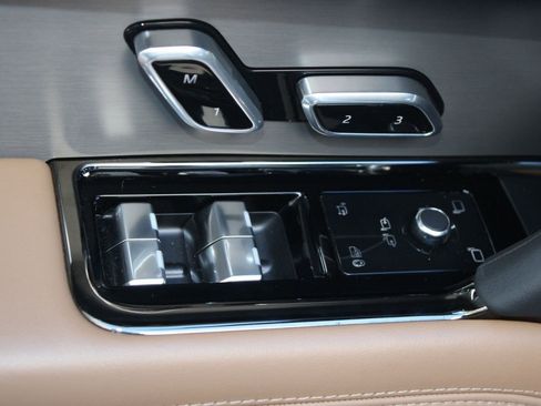 Used 2024 Land Rover Range Rover Sport SE image 13