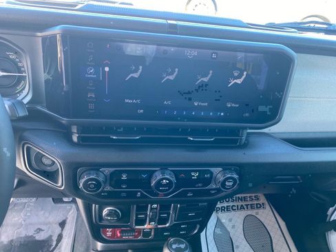 Used 2025 Jeep Wrangler Willys image 9