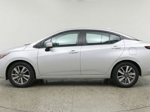 Used 2025 Nissan Versa SV image 5