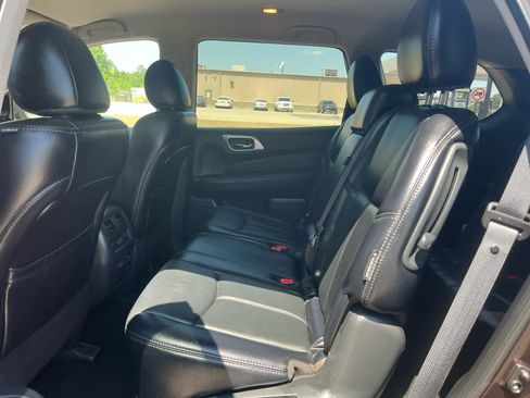Used 2019 Nissan Pathfinder SL image 5