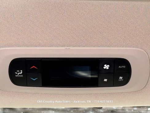 Used 2019 Chrysler Pacifica Touring-L FWD image 18
