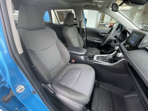 Used 2021 Toyota RAV4 XLE w/ Convenience Package image 28
