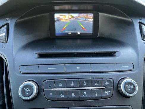 Used 2017 Ford Focus SE FWD image 18
