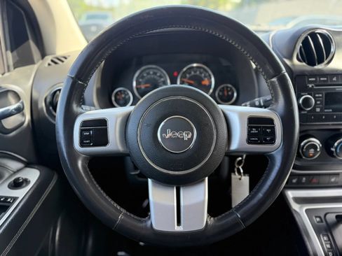 Used 2016 Jeep Compass Latitude FWD image 24