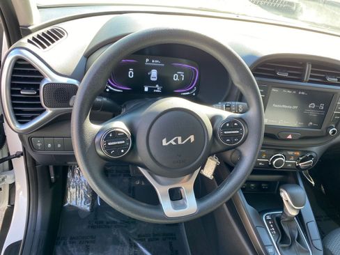 Used 2025 Kia Soul LX w/ LX Technology Package image 25