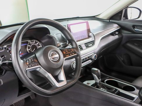 Used 2024 Nissan Altima 2.5 SV FWD image 22