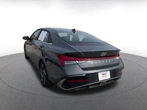 Used 2025 Hyundai Elantra SEL image 11