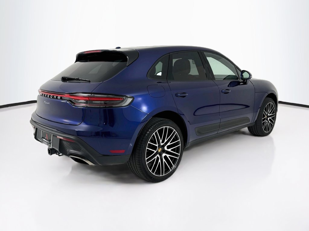 Certified 2025 Porsche Macan AWD/4WD image 9