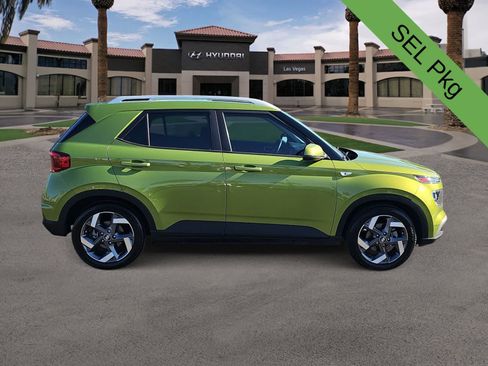 Used 2023 Hyundai Venue SEL FWD image 9