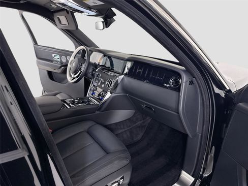 Used 2025 Rolls-Royce Cullinan AWD/4WD image 34