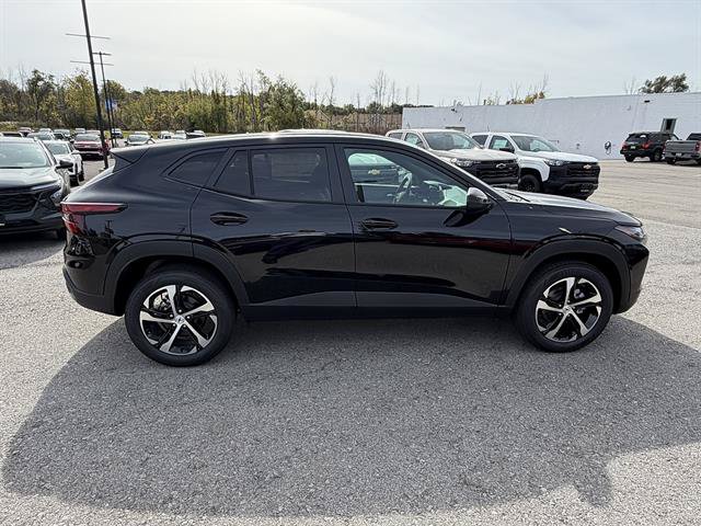 New 2026 Chevrolet Trax RS w/ Sunroof Package FWD image 7