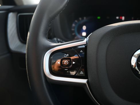 Used 2025 Volvo XC60 B5 Plus w/ Climate Package image 19