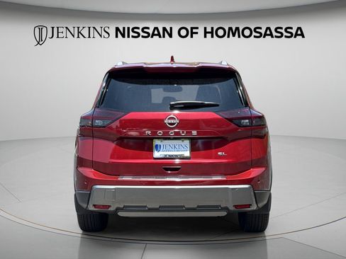 Certified 2025 Nissan Rogue SL FWD image 9