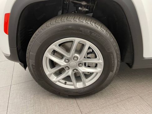 Used 2023 Jeep Grand Cherokee L Laredo RWD image 10