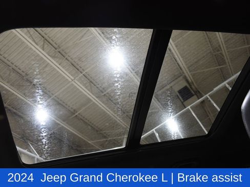 Used 2024 Jeep Grand Cherokee L Limited w/ Luxury Tech Group II image 25