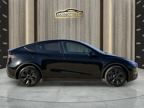 Used 2025 Tesla Model Y Long Range image 8