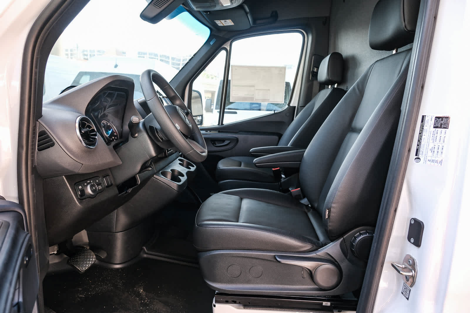 New 2025 Mercedes-Benz eSprinter 170 Cargo image 18