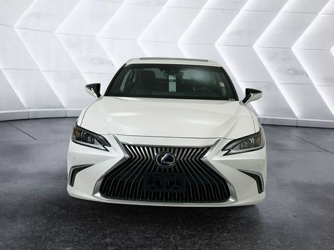 Used 2020 Lexus ES 300h w/ Premium Package FWD image 2