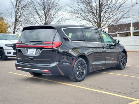 Certified 2024 Chrysler Pacifica Touring-L image 2