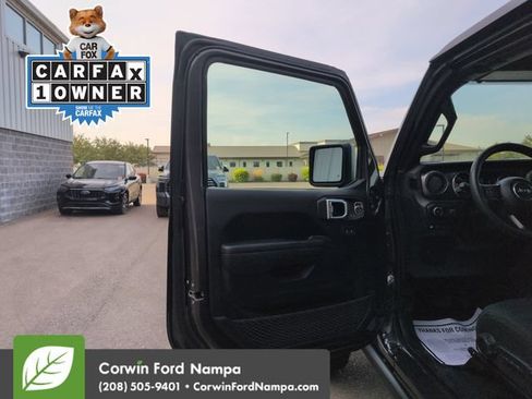 Used 2023 Jeep Wrangler Unlimited w/ Cold Weather Group AWD/4WD image 10