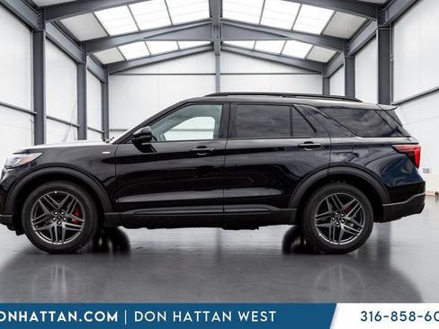 Used 2025 Ford Explorer ST-Line w/ ST-Line Street Pack AWD/4WD image 2
