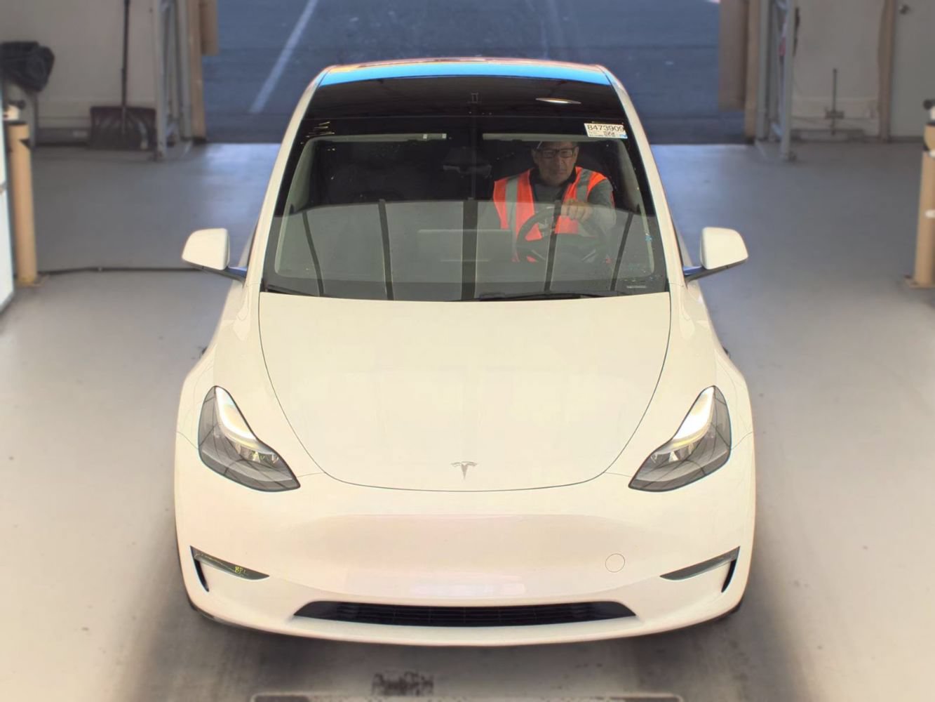 Used 2024 Tesla Model Y Long Range AWD/4WD image 2