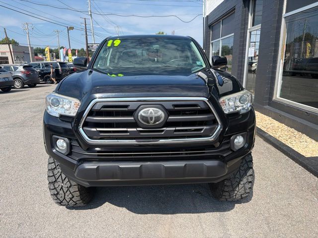 Used 2019 Toyota Tacoma SR5 AWD/4WD image 2