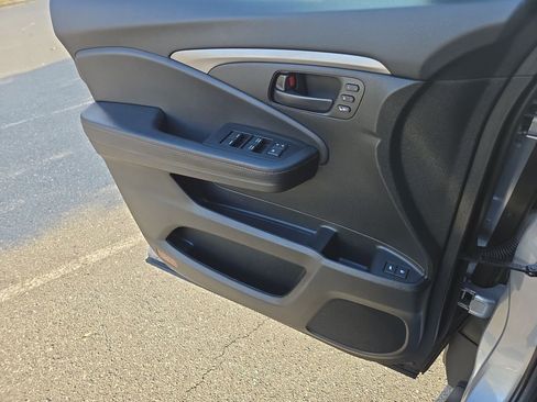 Used 2023 Honda Passport TrailSport image 10