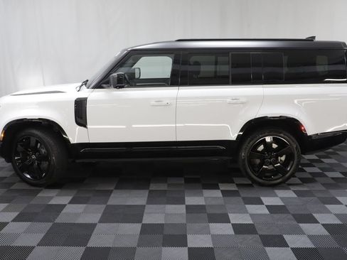 Certified 2025 Land Rover Defender 130 X-Dynamic SE AWD/4WD image 4