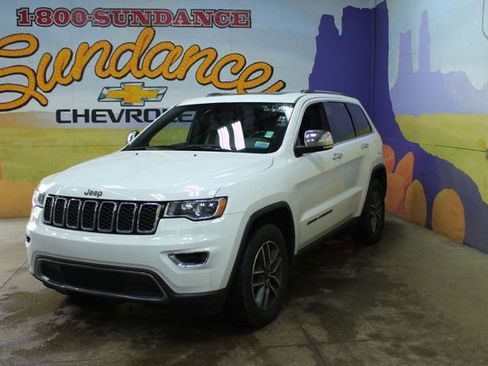 Used 2020 Jeep Grand Cherokee Limited w/ Luxury Group II image 2