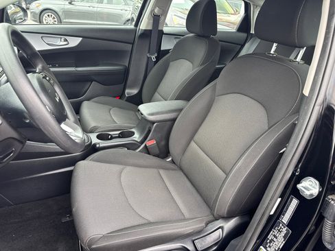 Used 2024 Kia Forte LXS w/ LXS Technology Package FWD image 8