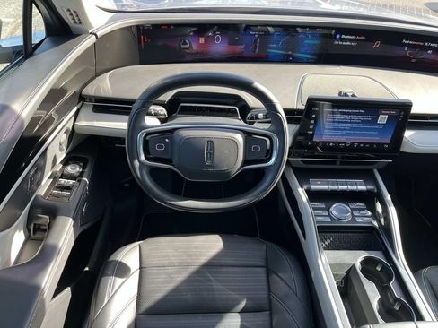 Used 2025 Lincoln Nautilus Reserve image 14