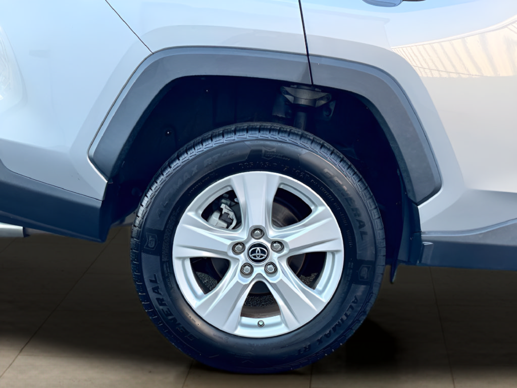 Used 2020 Toyota RAV4 XLE FWD image 37