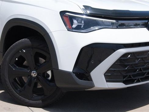 New 2025 Volkswagen Taos SEL image 2