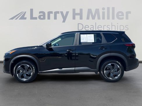 Used 2025 Nissan Rogue SV AWD/4WD image 2