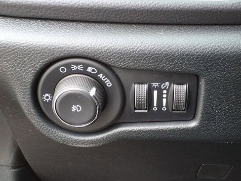 New 2026 Chrysler Pacifica Select image 16