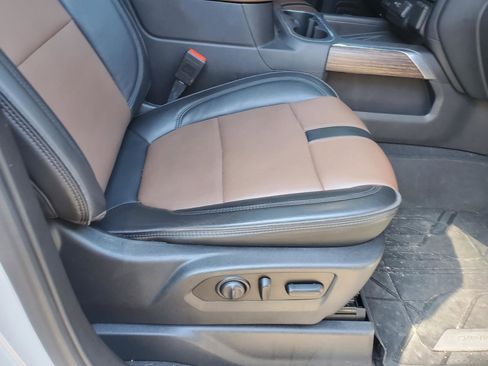 Used 2020 Chevrolet Silverado 1500 High Country w/ Technology Package image 34