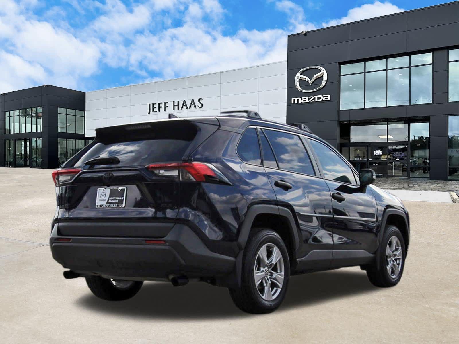 Used 2025 Toyota RAV4 XLE w/ Convenience Package FWD image 3