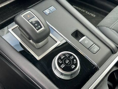 Used 2025 Mitsubishi Outlander SE AWD/4WD image 19