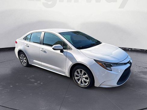 Used 2022 Toyota Corolla LE FWD image 7
