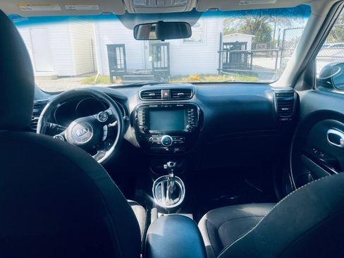 Used 2016 Kia Soul + w/ Audio Package FWD image 5