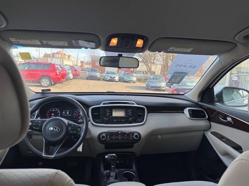 Used 2016 Kia Sorento FWD image 17