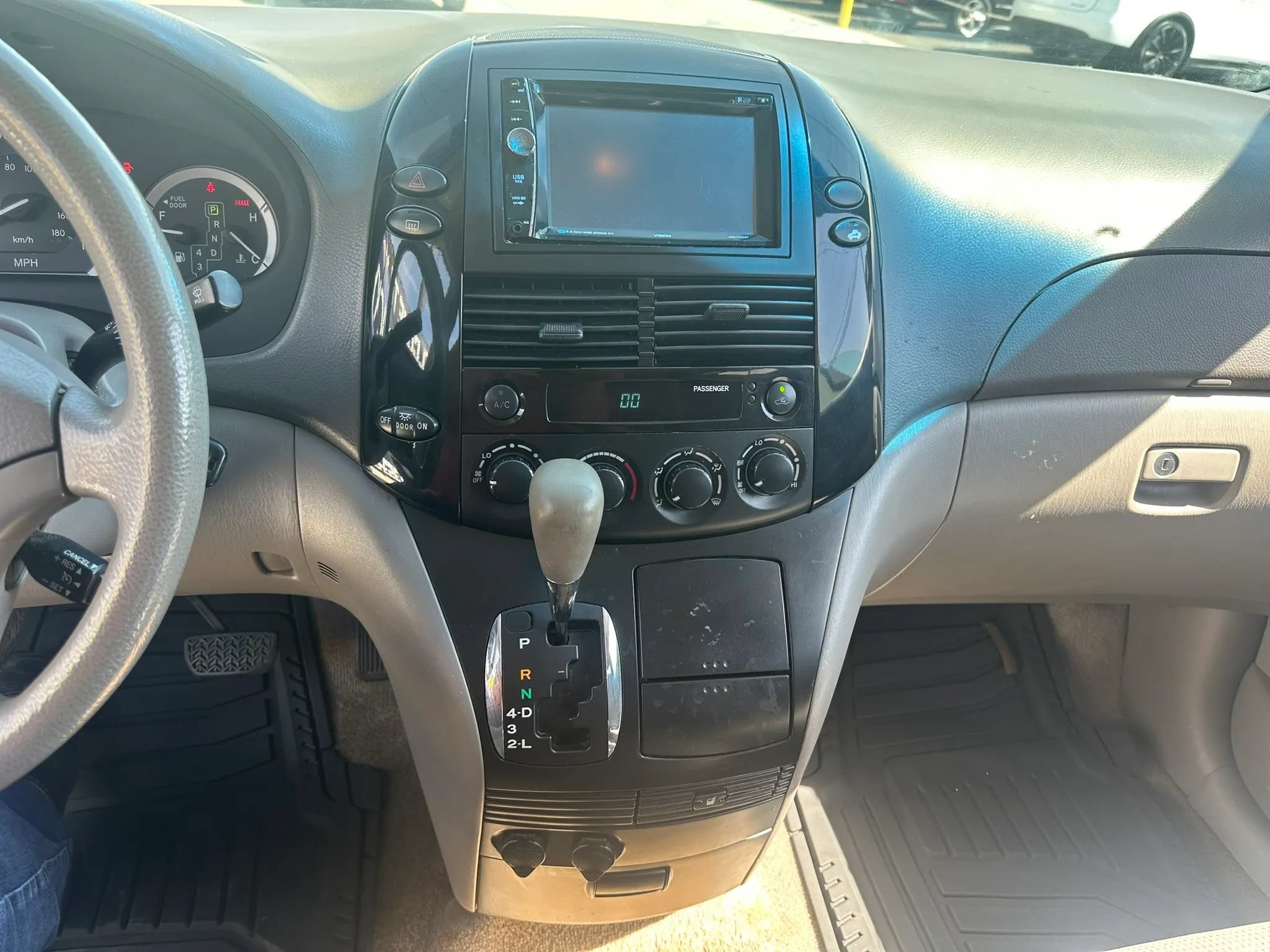 Used 2005 Toyota Sienna LE w/ LE Pkg 3 FWD image 27