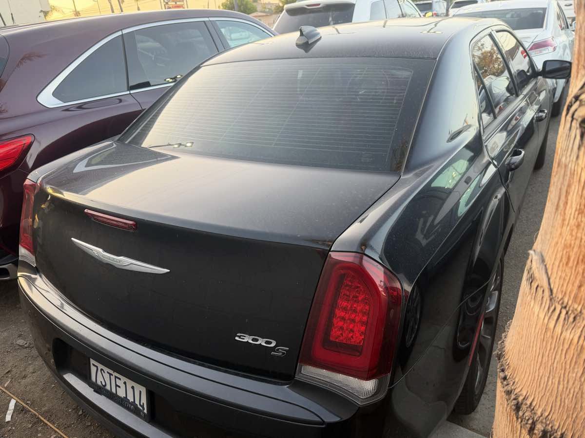 Used 2016 Chrysler 300 S w/ 300S Premium Group RWD image 2